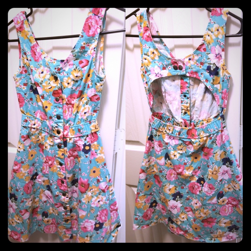 Xtaren Floral open back dress